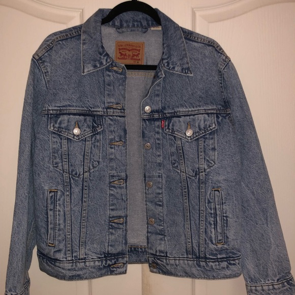 Levi’s Women’s Ex-Boyfriend Trucker Jacket - Picture 2 of 15